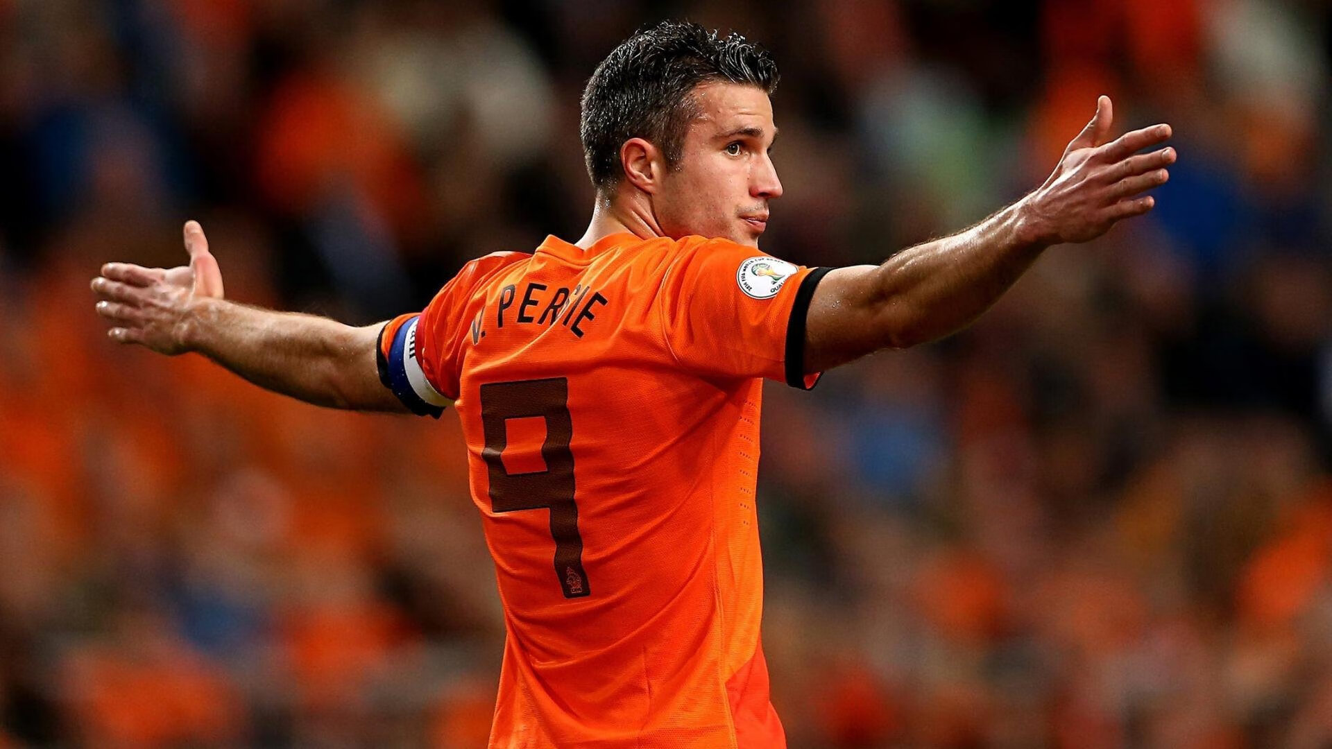 “全力出击!四川省体育馆自由搏击选手激战正酣”