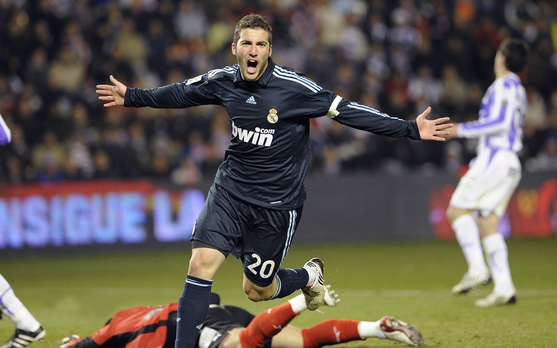 弗朗索瓦·斯图尔特：他的防守能力让南非队在进攻中占得先机，弗朗索瓦丝·德·费利斯